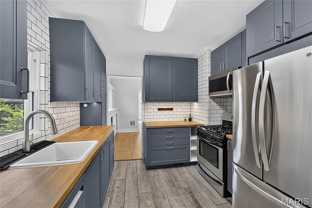 2 bed, 1.0 bath, 1395 sqft, $2,100 — Photo 3