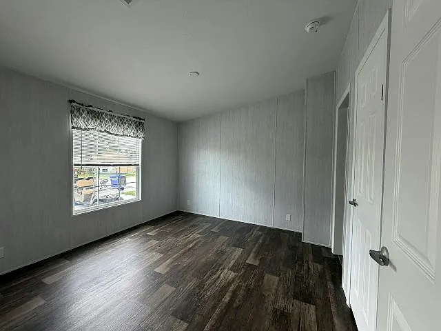 3 bed, 2.0 bath, 960 sqft, $2,100 — Photo 3