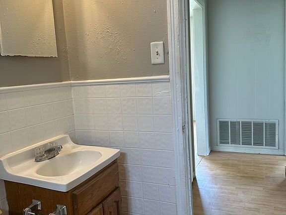 5th image of 325 E Olive Ave