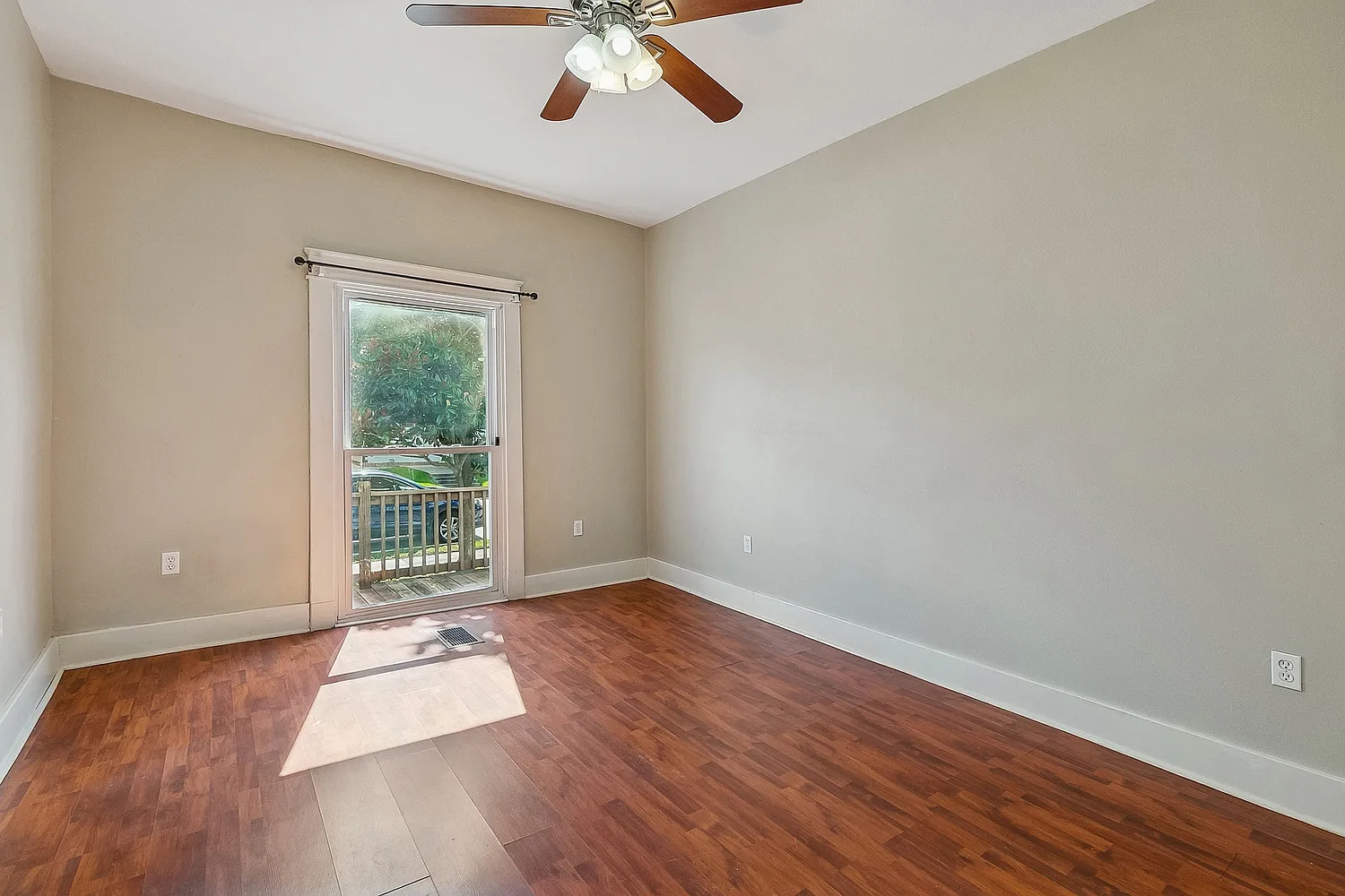 5 bed, 1500 sqft, $2,800 — Photo 4