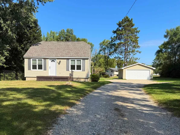 215 E Surrey Rd, Farwell, MI 48622