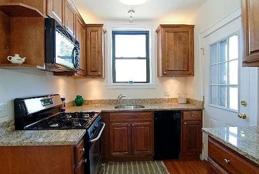 5th image of 7229 W Adams St #2