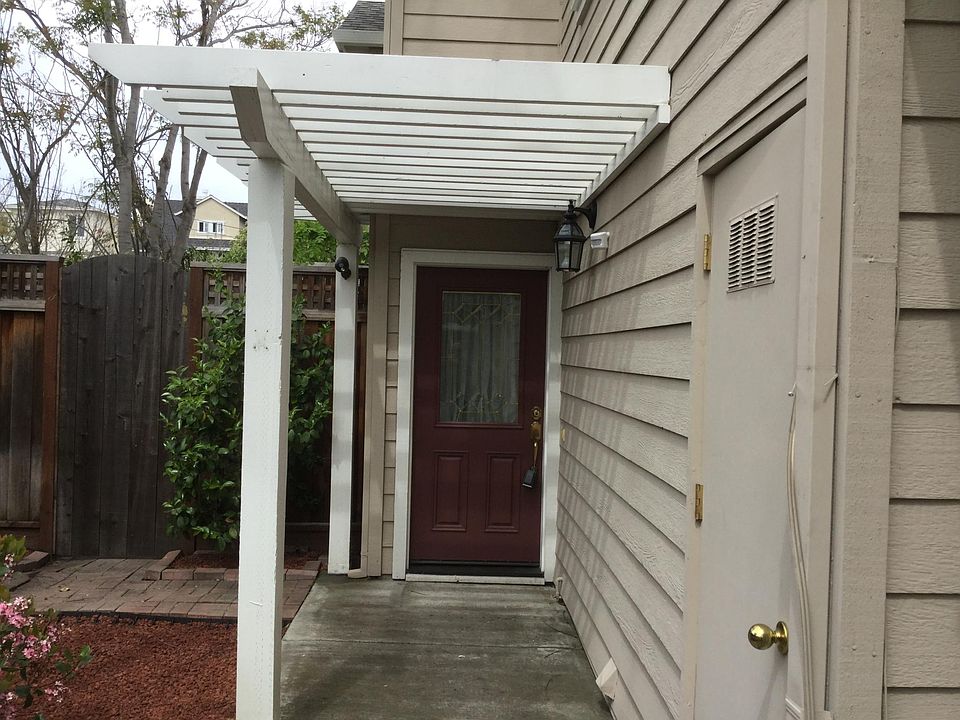 1st image of 137 Orchard Oak Cir