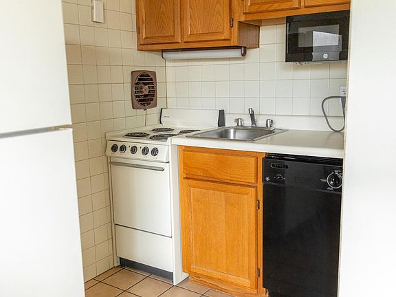 5th image of 338 W 8th Ave #8
