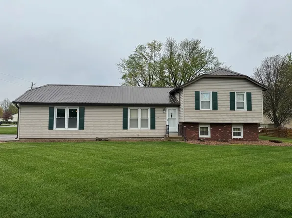 1101 W Rickelman Ave, Effingham, IL 62401