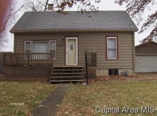 1017 E Thompson St, Taylorville, IL
