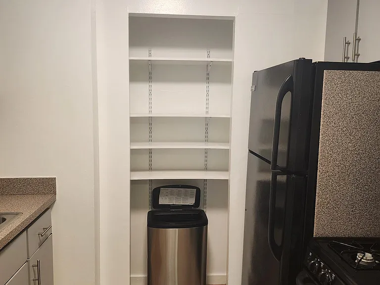 Kitchen storage pantry