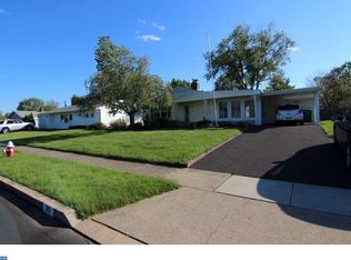 39 Beechtree Rd, Levittown, PA 19057