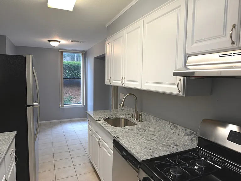 40 Shrewsbury Green Dr #C — Photo 4
