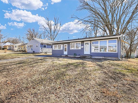 3rd image of 275 Wayside Ave