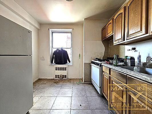 4th image of 61-15 43rd Ave #7G