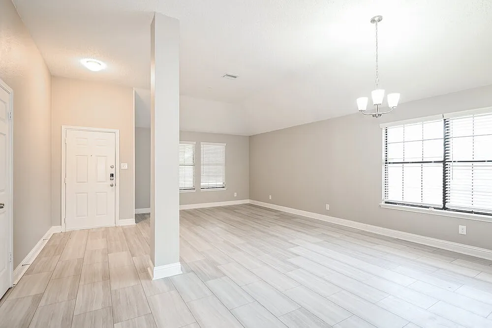 3 bed, 2.0 bath, 1660 sqft, $2,275 — Photo 4