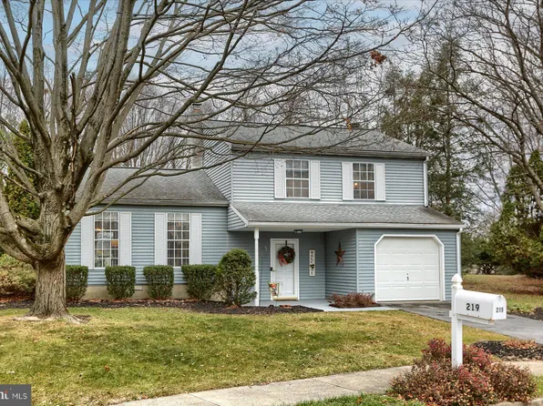 219 Heather Dr, Harrisburg, PA 17112