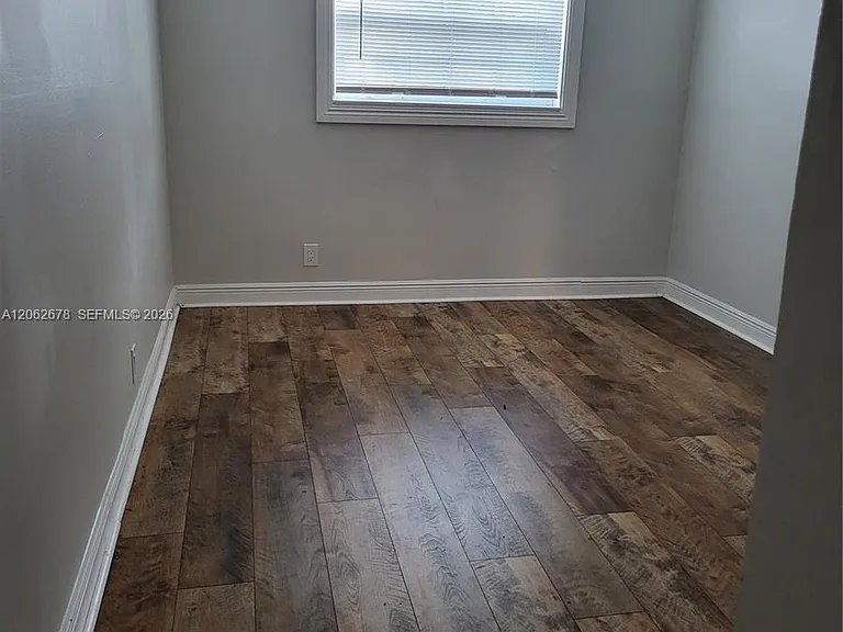 35 NE 13th St #1 — Photo 10