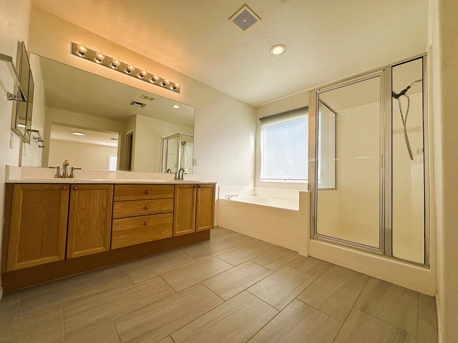 Rolling Springs Dr - 273** (Nick Chen) — Photo 2