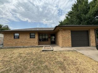 5706 NW Chestnut Ln, Lawton, OK 73505