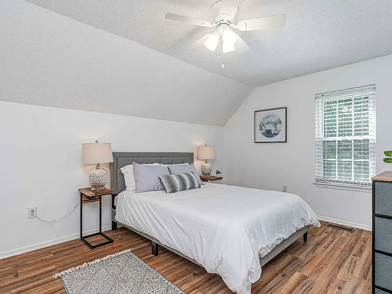 1135 Hulon Ln — Photo 13