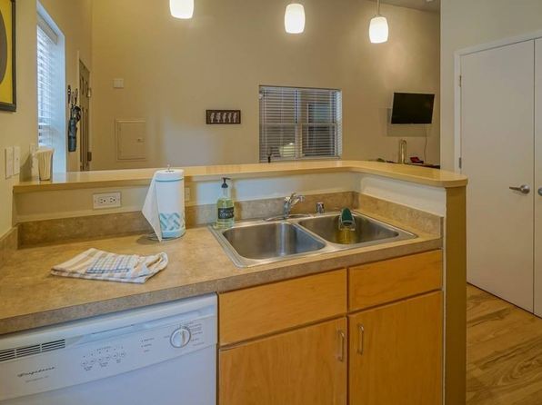 115 Harvard Dr SE #B04