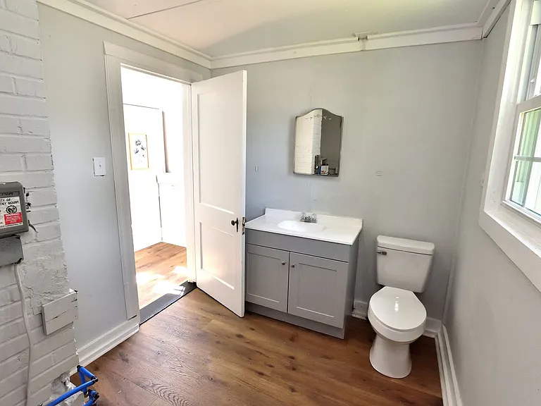 945 Sycamore St — Photo 8