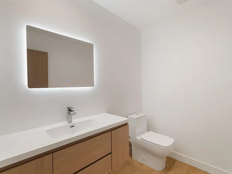 5530 1/2 Sunnyslope Ave — Photo 5