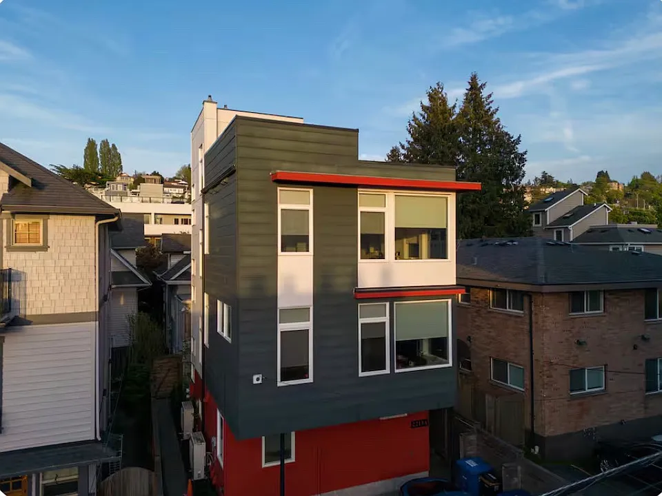 2213A Franklin Ave E