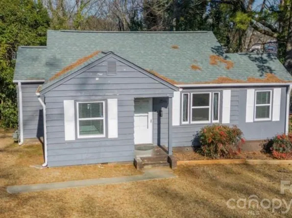 2516 Columbus Cir, Charlotte, NC 28208