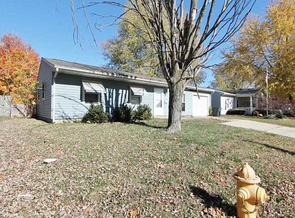3rd image of 2212 Brady Ln