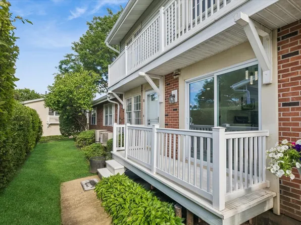 185 College Dr Unit B, Bloomingdale, IL 60108