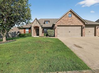 9307 N 95th Ave E, Owasso, OK 74055
