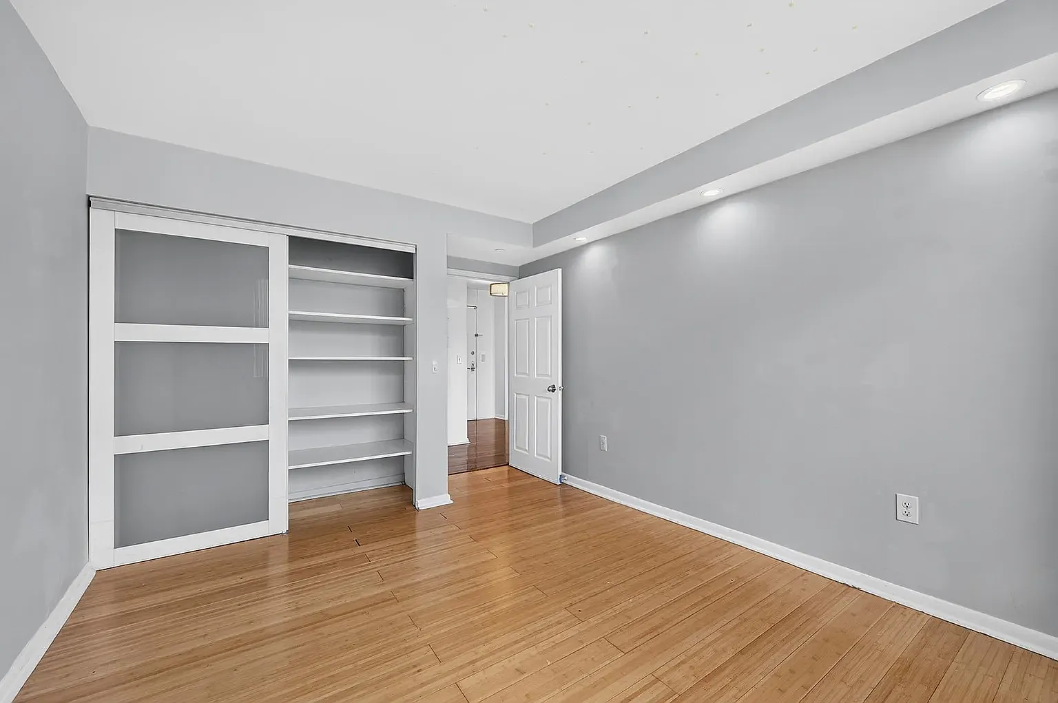 2 bed, 1170 sqft, $5,200 — Photo 4