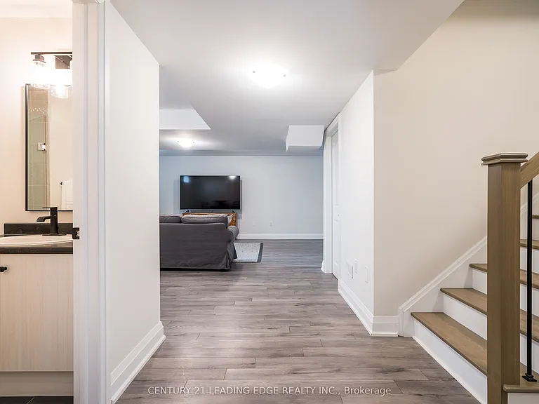 102 Reed Way — Photo 32