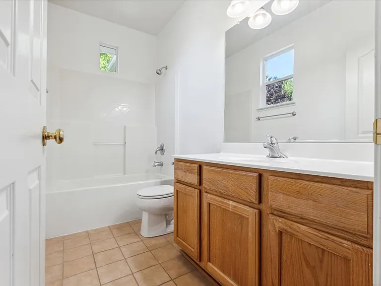 5409 Banfield Dr — Photo 16