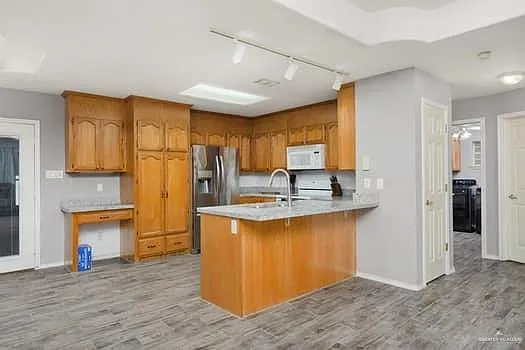 2 bed, 2.0 bath, 1243 sqft, $2,000 — Photo 2