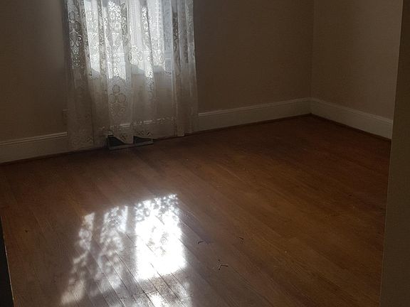 4th image of 150 Forestlawn Dr