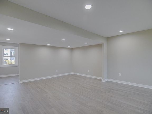 3rd image of 1107 James Madison Cir