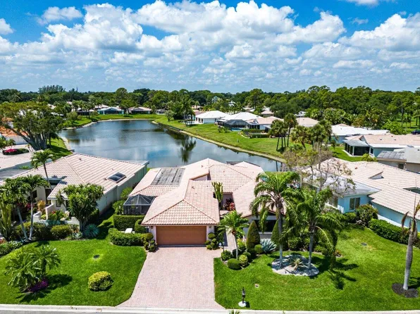 41 Woods Lane, Boynton Beach, FL 33436
