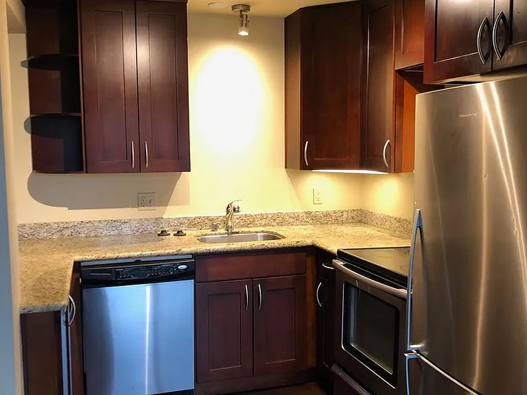 2635 Franklin Ave E — Photo 1