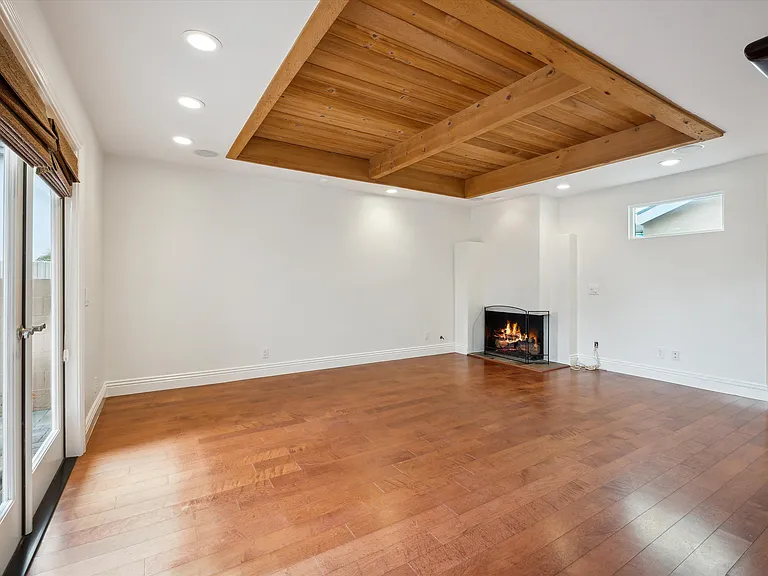 215 Walnut St — Photo 7