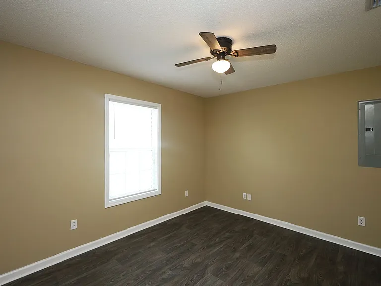 1728 Eli Pl — Photo 7
