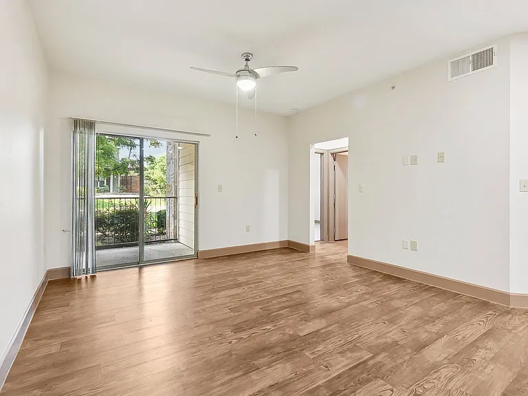 Lakeline East Apartments — Photo 88