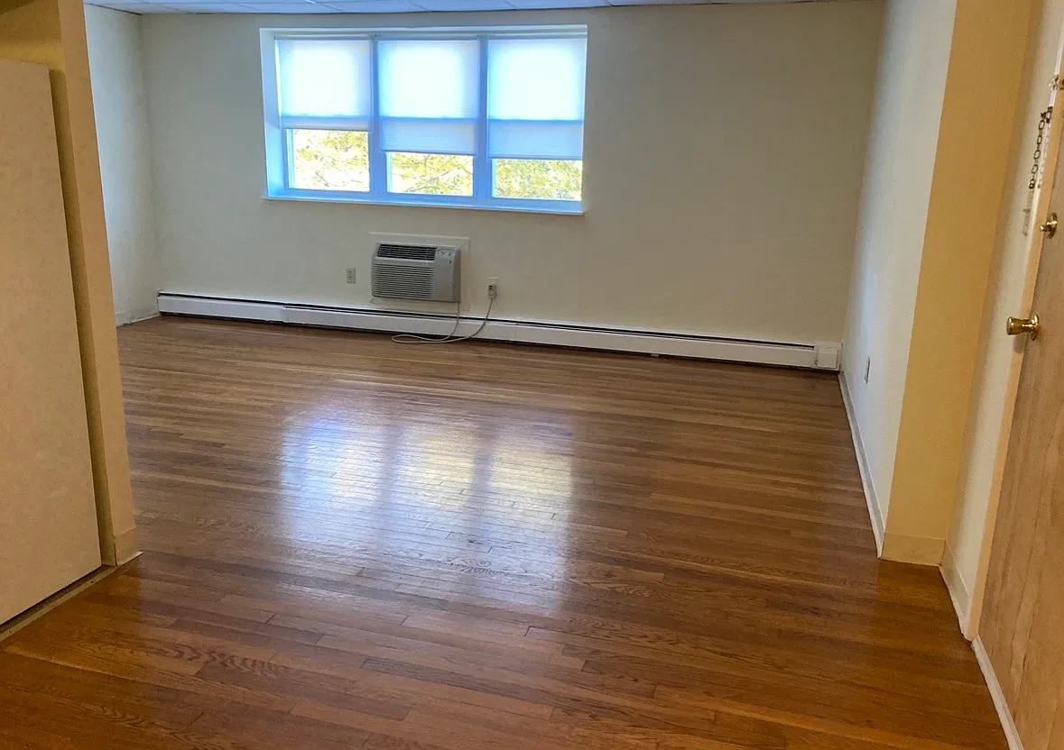 1751 Washington St — Photo 2