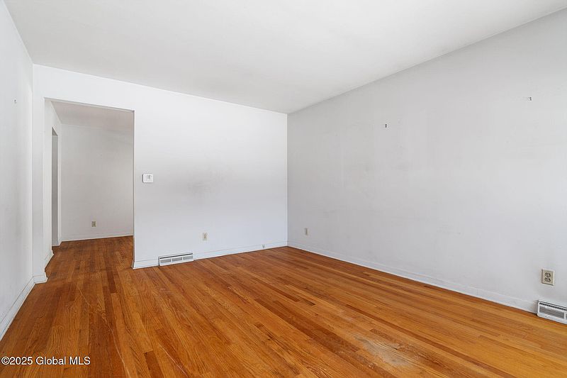 5th image of 94 Eileen Street
