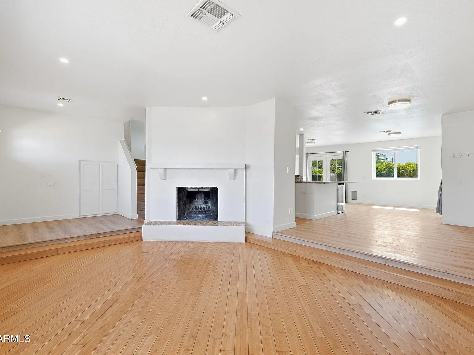 5 bed, 3.0 bath, 1973 sqft, $4,000 — Photo 3