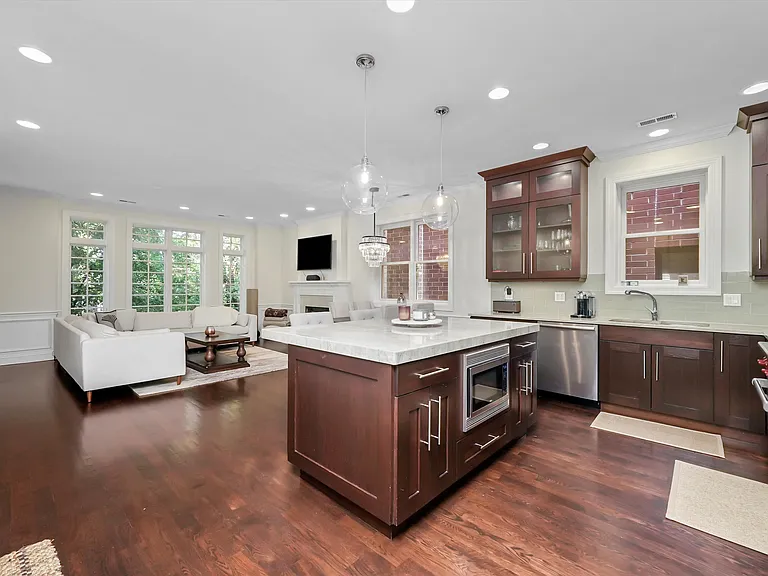 2731 N Wilton Ave #2 — Photo 8