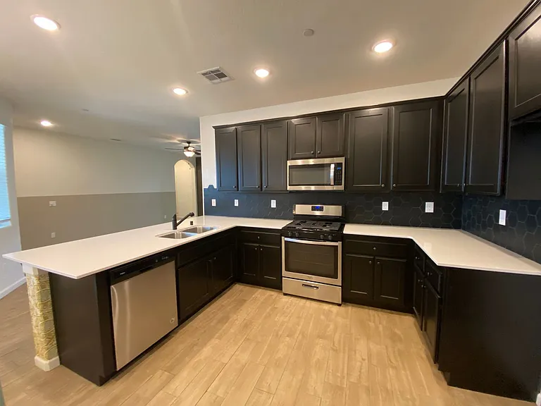3212 N Noyes Ct — Photo 25