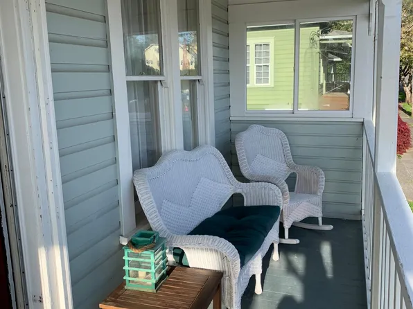 905 Ferguson Ave, Coos Bay, OR 97420