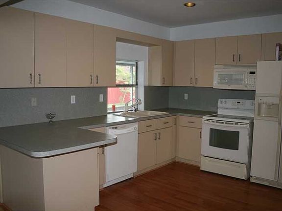 4th image of 21231 NE 19th Ave