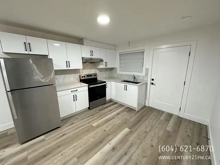 1937 Catalina Cres #2 — Photo 1