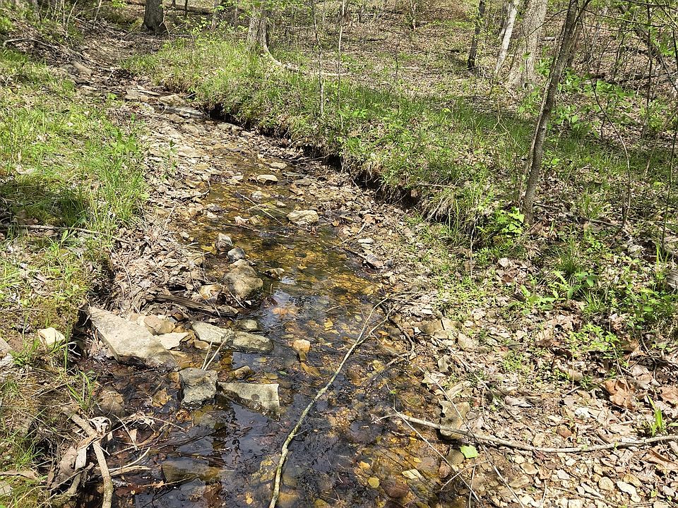 2nd image of 828 McCord Hollow Rd