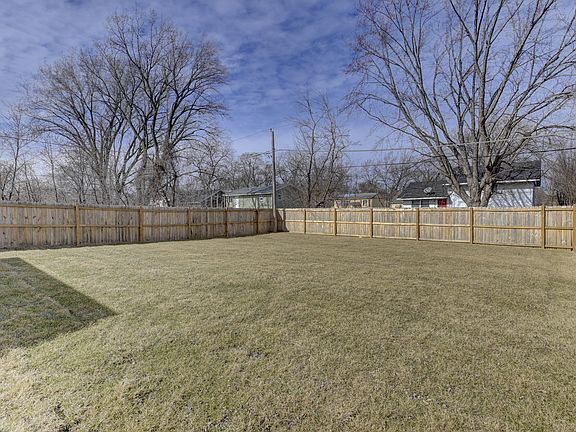 4th image of 1444 Park Ln